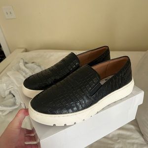 Black Snakeskin Vionic Sneakers Size 10 (missing insole)
